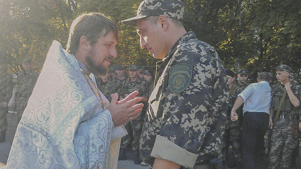Сергій Чудинович в Херсоні благословляє місцевий батальйон спецпризначення, 19 серпня 2014 року